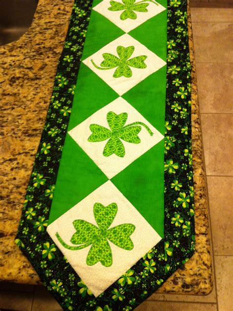 Beauty Decor Linen Burlap Table Runner St. Patrick's Day Table Runners 13 x 90 inch Tablerunner for Indoor Outdoor Events Kitchen Decorations, Everyday Use - Green Lucky Shamrocks Irish Clover
